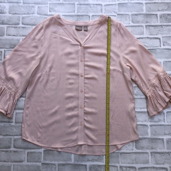 Chicos Size 1 (US 8)  Blush Pink V-Neck Button Front Blouse 3/4 Ruffled Sleeves - Picture 6 of 13